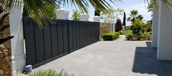 5 bedrooms Villa in Malaga, Spain No. 21075 21