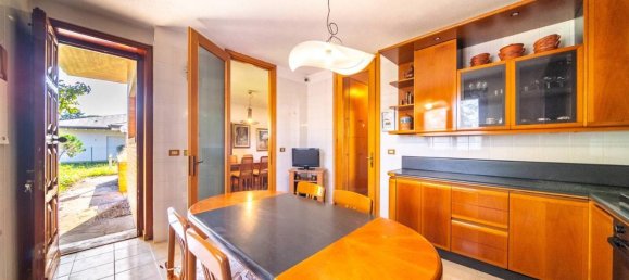 9غرفة فيلا في Udine, Italy رقم 27697 27