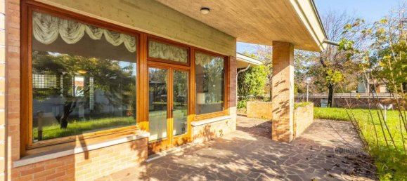 9غرفة فيلا في Udine, Italy رقم 27697 48