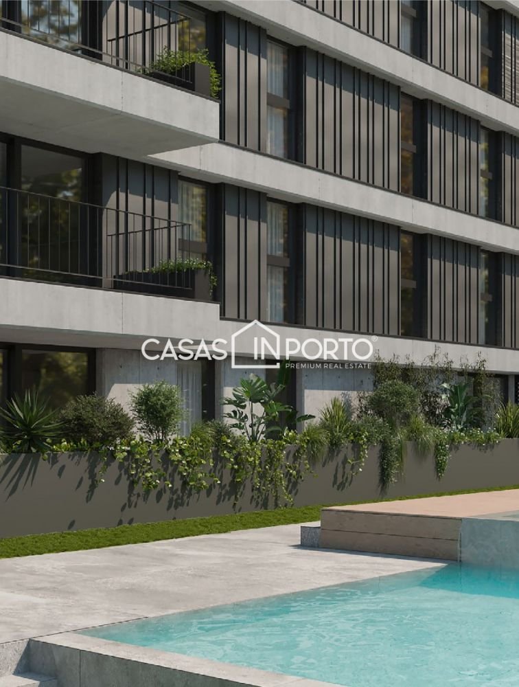 3 bedrooms Apartment in Porto, Portugal No. 179034