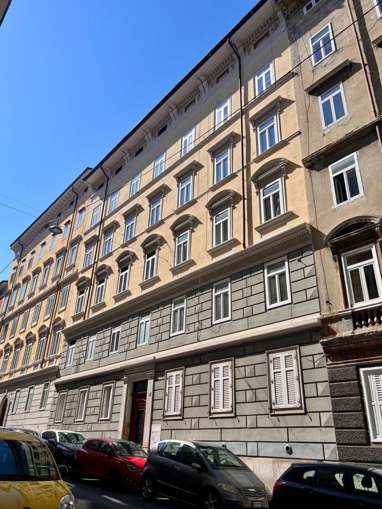 4 bedrooms Apartment in Trieste, Italy No. 398858