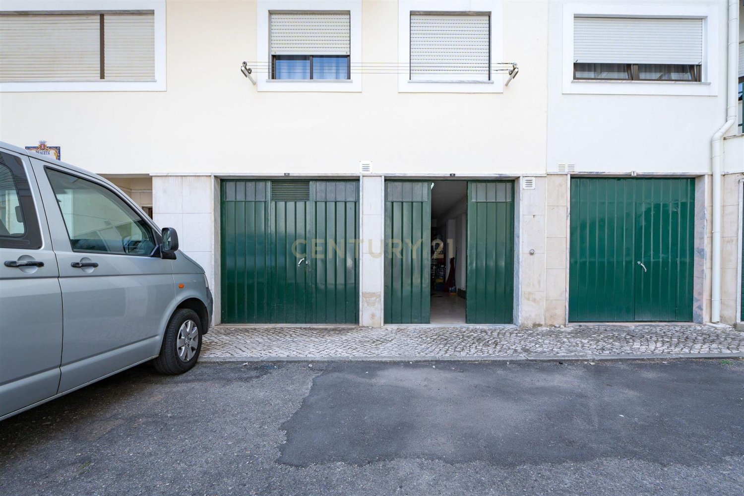  Garage in Sintra, Portugal No. 293536