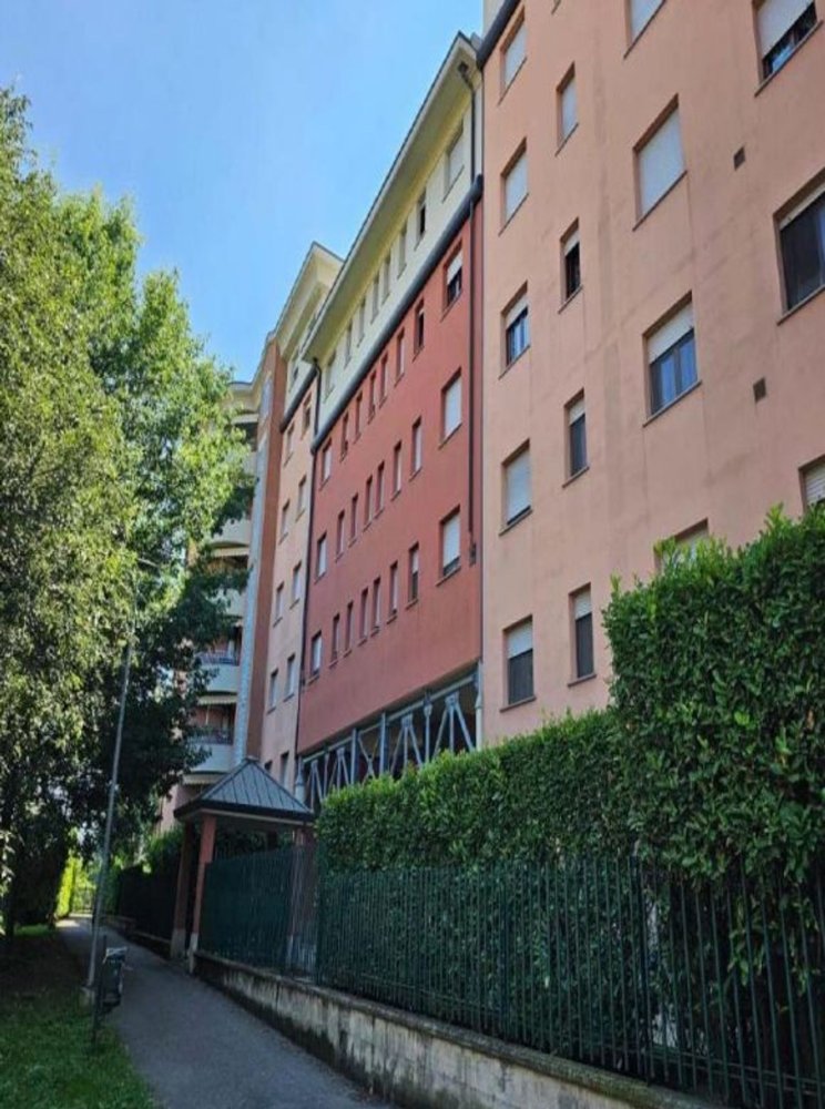Apartamento de 3 habitaciónes en Vanzago, Italy No. 330398