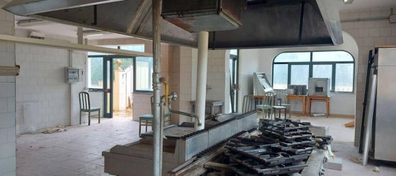 Отель, гостиница с 18 спальнями в Монте Сан Джованни Кампано, Италия № 51593 18