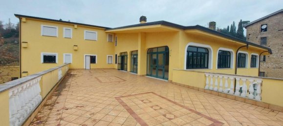 Отель, гостиница с 18 спальнями в Монте Сан Джованни Кампано, Италия № 51593 25