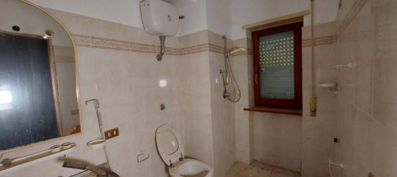 Отель, гостиница с 18 спальнями в Монте Сан Джованни Кампано, Италия № 51593 34