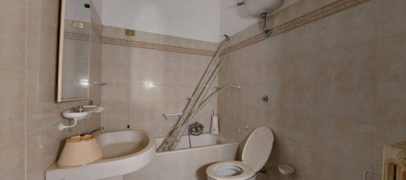 Отель, гостиница с 18 спальнями в Монте Сан Джованни Кампано, Италия № 51593 36