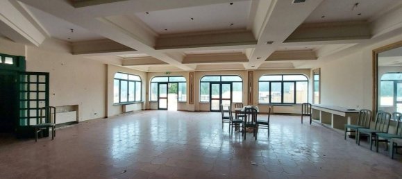 Отель, гостиница с 18 спальнями в Монте Сан Джованни Кампано, Италия № 51593 12