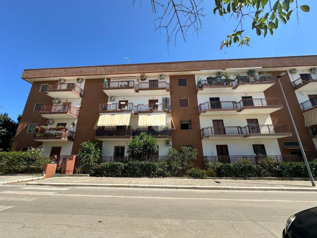 Квартира с 5 комнатами в Бари, Италия № 268043