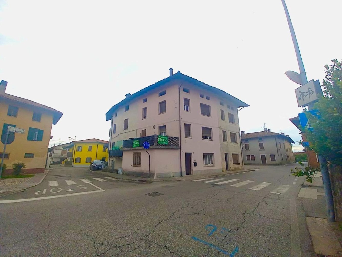 Casa de 5 habitaciónes en Udine, Italy No. 292337