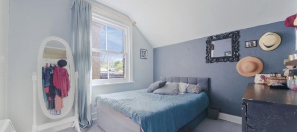 2 bedrooms House in Epsom, United Kingdom No. 9681 9