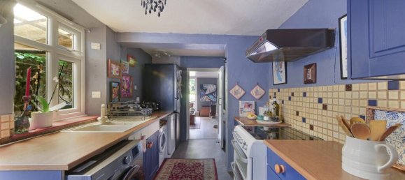 2 bedrooms House in Epsom, United Kingdom No. 9681 4