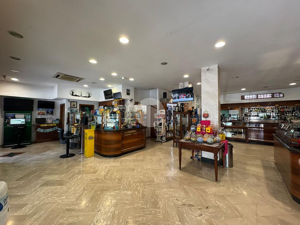 5 rooms Garage in Quarto, Italy No. 356121