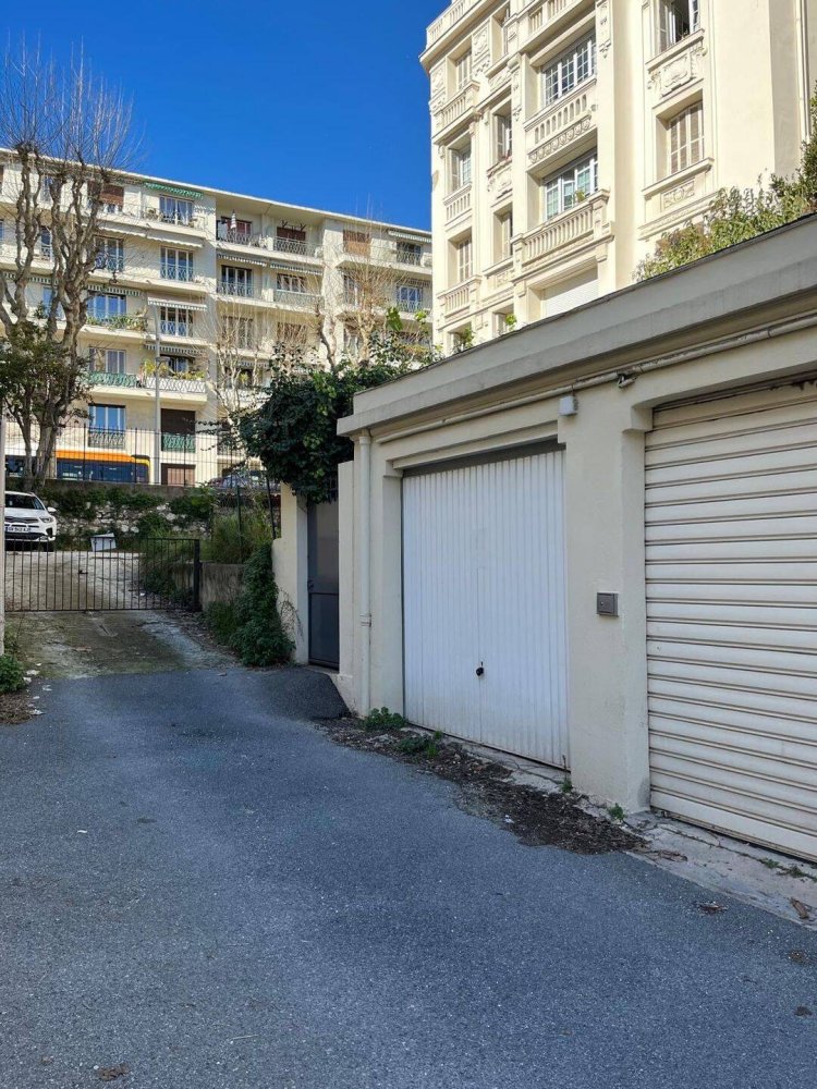 14m² Garage in Nice, France No. 330075