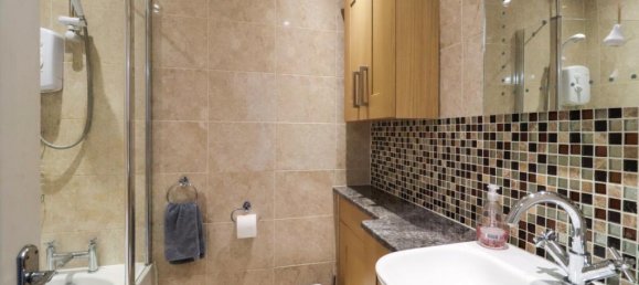 2 bedrooms Commercial property in Guildford, United Kingdom No. 13818 9