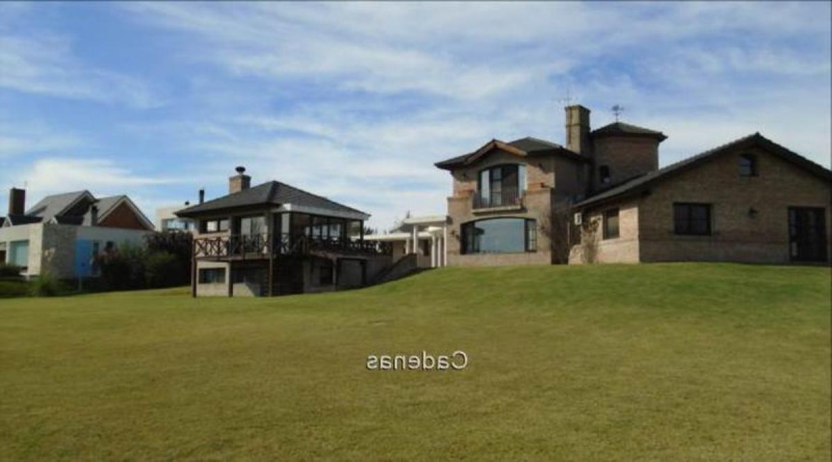 5 bedrooms House in Canelones, Uruguay No. 9452