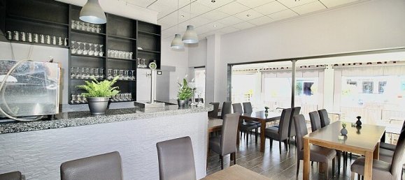 66m² Commercial property in Urbanizacion Las Filipinas, Spain No. 14452 11