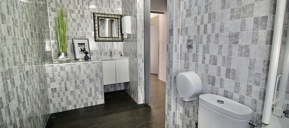 66m² Commercial property in Urbanizacion Las Filipinas, Spain No. 14452 17