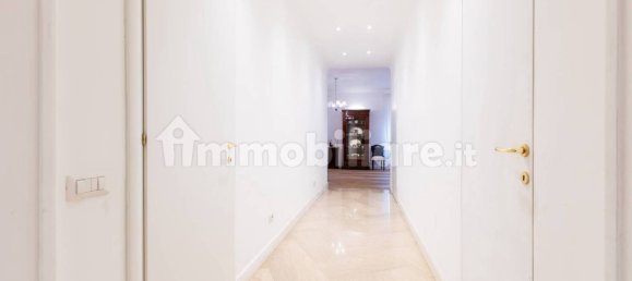 5 bedrooms Apartment in Rome, Italy No. 325057 8