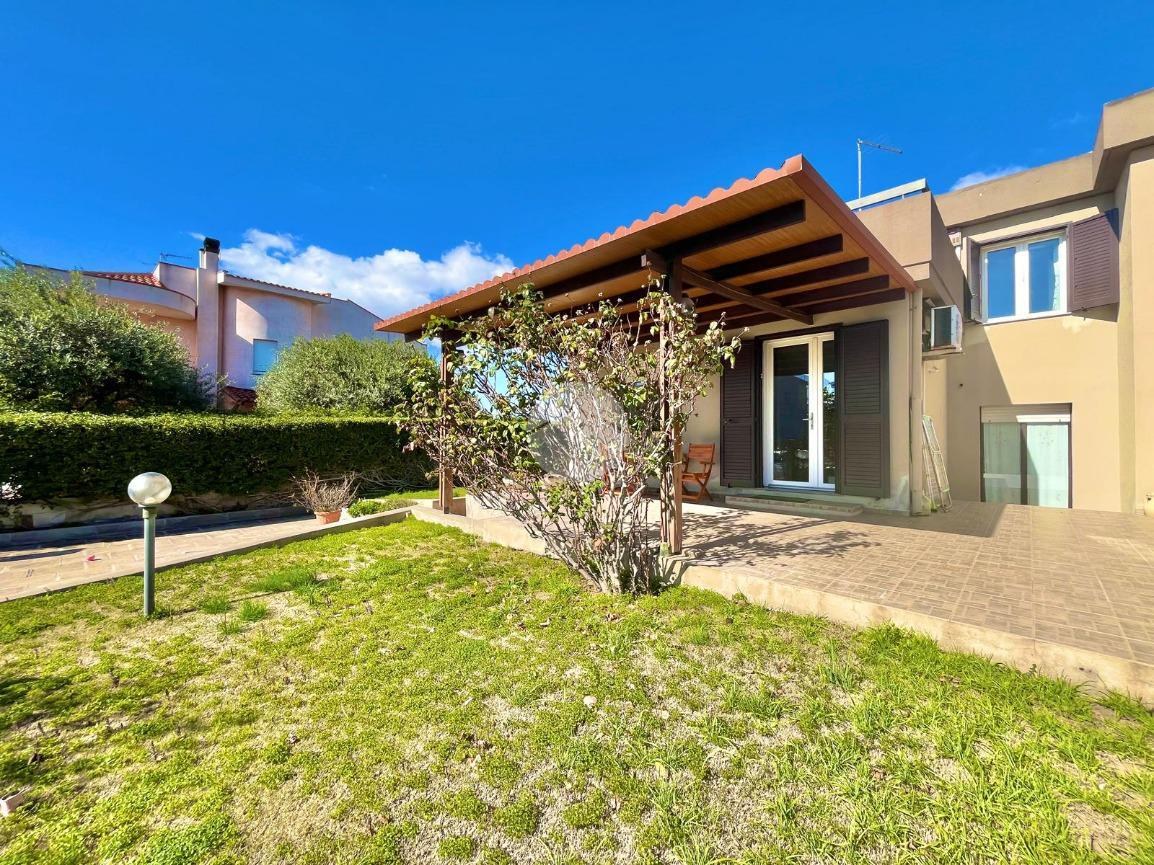 4 rooms Villa in Quartu Sant'Elena, Italy No. 7316