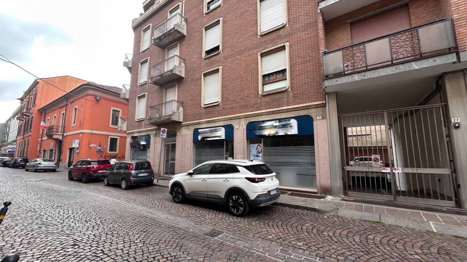 1 room Commercial property in Alessandria, Italy No. 374405