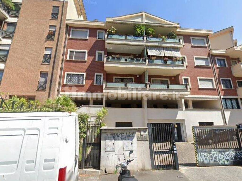 4 bedrooms Apartment in Rome, Italy No. 196960