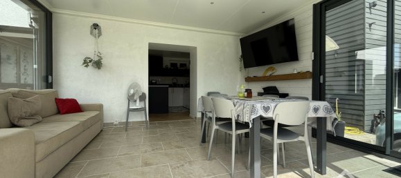 6 bedrooms Villa in Brizambourg, France No. 114345 9