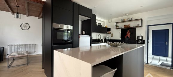 6 bedrooms Villa in Brizambourg, France No. 114345 5