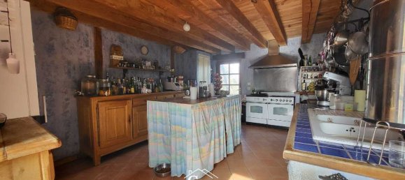 5 bedrooms House in Castres, France No. 195837 2