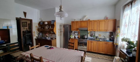 4 bedrooms Villa in Carrara, Italy No. 128560 3