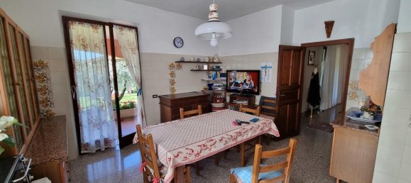 4 bedrooms Villa in Carrara, Italy No. 128560 5