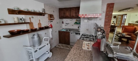 4 bedrooms Villa in Carrara, Italy No. 128560 11