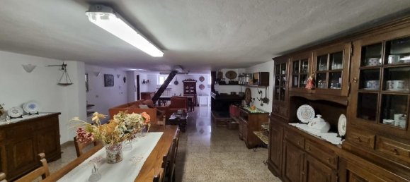 4 bedrooms Villa in Carrara, Italy No. 128560 25