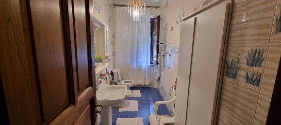 4 bedrooms Villa in Carrara, Italy No. 128560 8