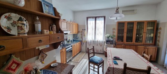 4 bedrooms Villa in Carrara, Italy No. 128560 2