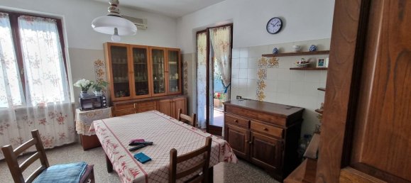 4 bedrooms Villa in Carrara, Italy No. 128560 4