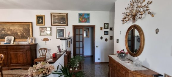 4 bedrooms Villa in Carrara, Italy No. 128560 7