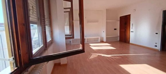 4 bedrooms Apartment in Livorno, Italy No. 342750 32
