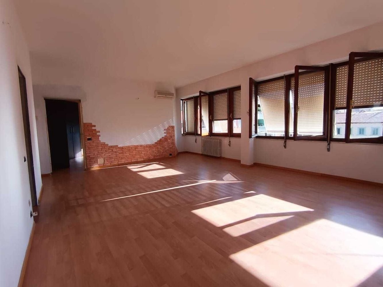 4 bedrooms Apartment in Livorno, Italy No. 342750