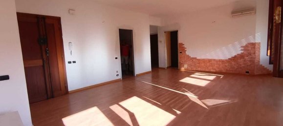 4 bedrooms Apartment in Livorno, Italy No. 342750 35