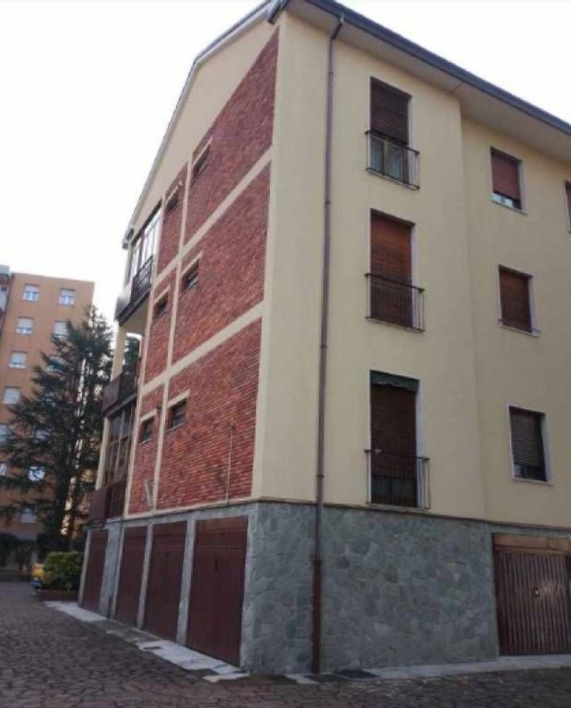 Apartamento de 4 habitaciónes en Monza, Italy No. 5349