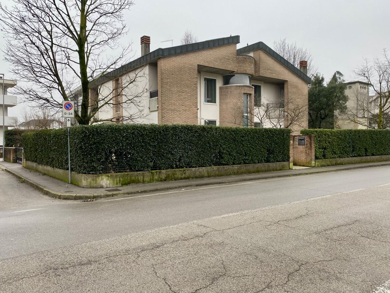 6 rooms House in Caldogno, Italy No. 12874