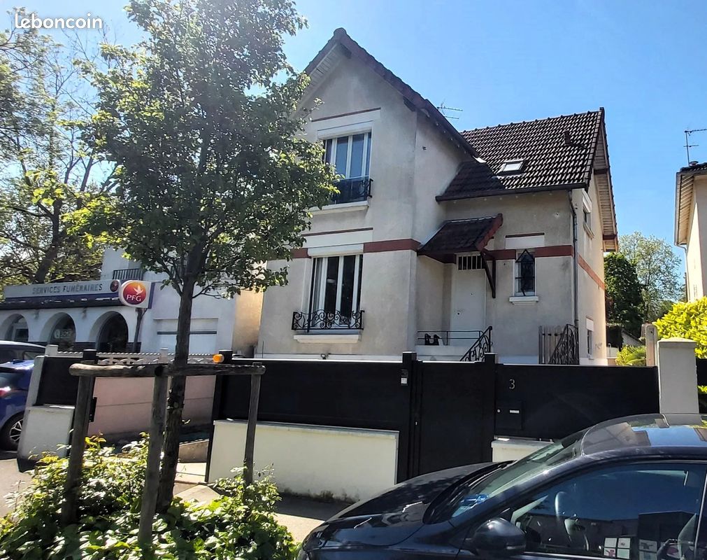 2 bedrooms House in Chelles, France No. 180884