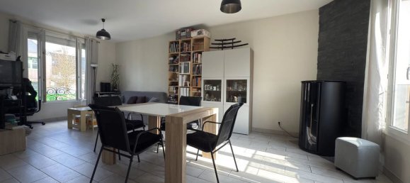 2 bedrooms House in Chelles, France No. 180884 2