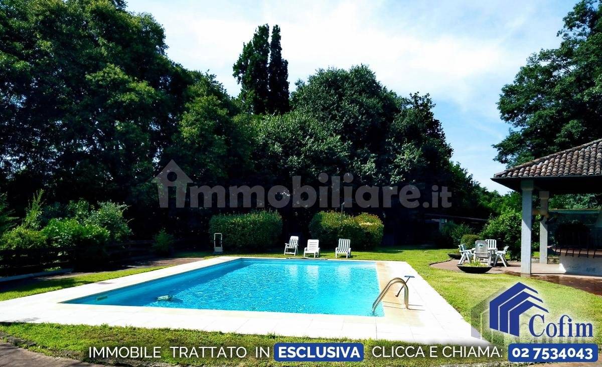 Edificio de 5 habitaciónes en Cappella Cantone, Italy No. 383764