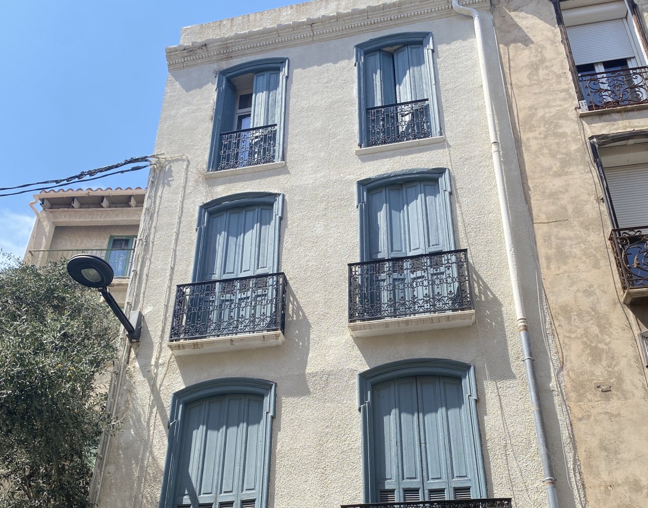  Building in Perpignan, France No. 281971