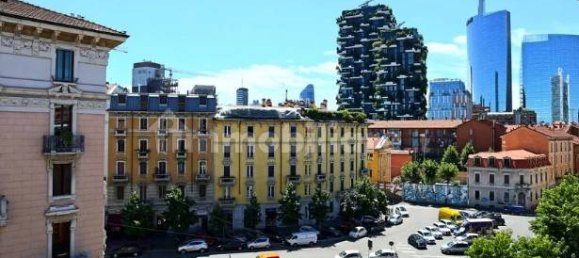 3 rooms Commercial property in Milan, Italy No. 299138 3