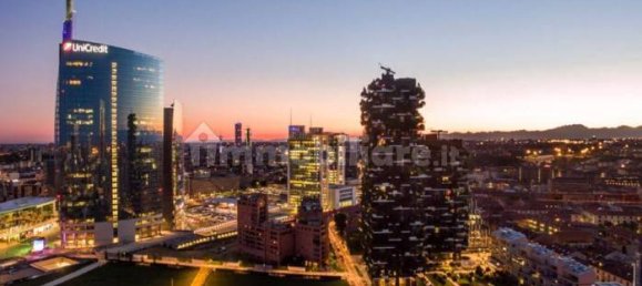 3 rooms Commercial property in Milan, Italy No. 299138 2