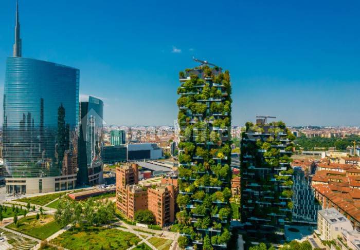 3 rooms Commercial property in Milan, Italy No. 299138