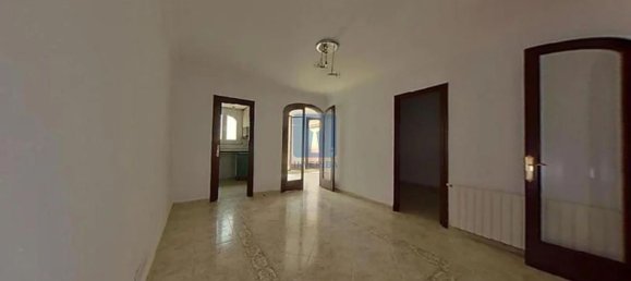 Apartamento de 3 dormitorios en L'Hospitalet de Llobregat, Spain No. 32579 2
